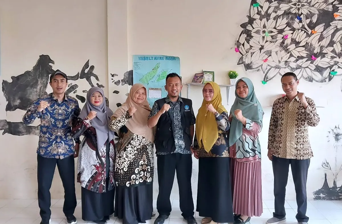 Foto bersama para guru dalam kegiatan pengajar praktik
